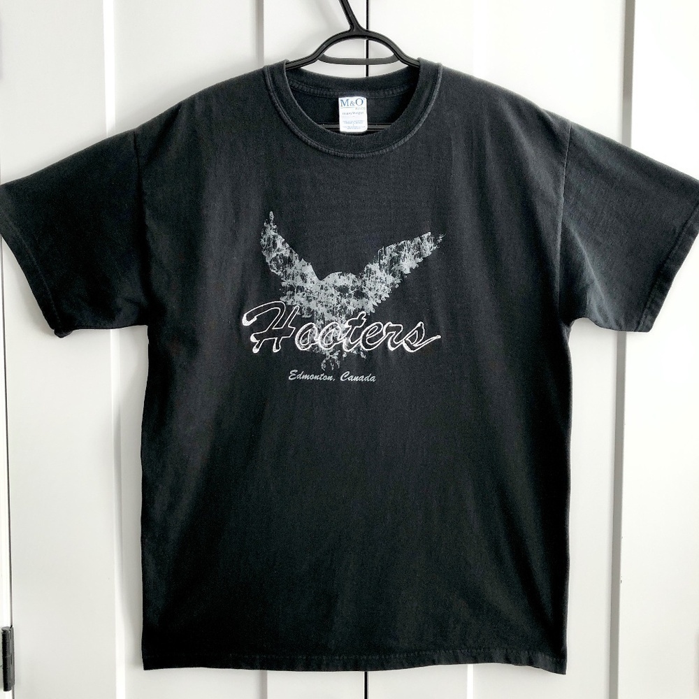 Hooters, Vintage, T Shirt, Edmonton, Canada, Embroidered Logo, Mens Large‎